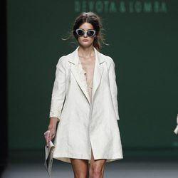 Abrigo blanco de la colección primavera/verano 2014 de Devota&Lomba en Madrid Fashion Week