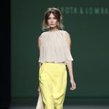 Falda de tubo amarilla de la colección primavera/verano 2014 de Devota&Lomba en Madrid Fashion Week