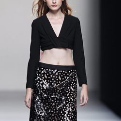 Falda de tejido plástico de la colección primavera/verano 2014 de Miguel Palacio en Madrid Fashion Week