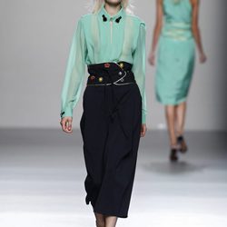 Blusa verde de la colección primavera/verano 2014 de Miguel Palacio en Madrid Fashion Week