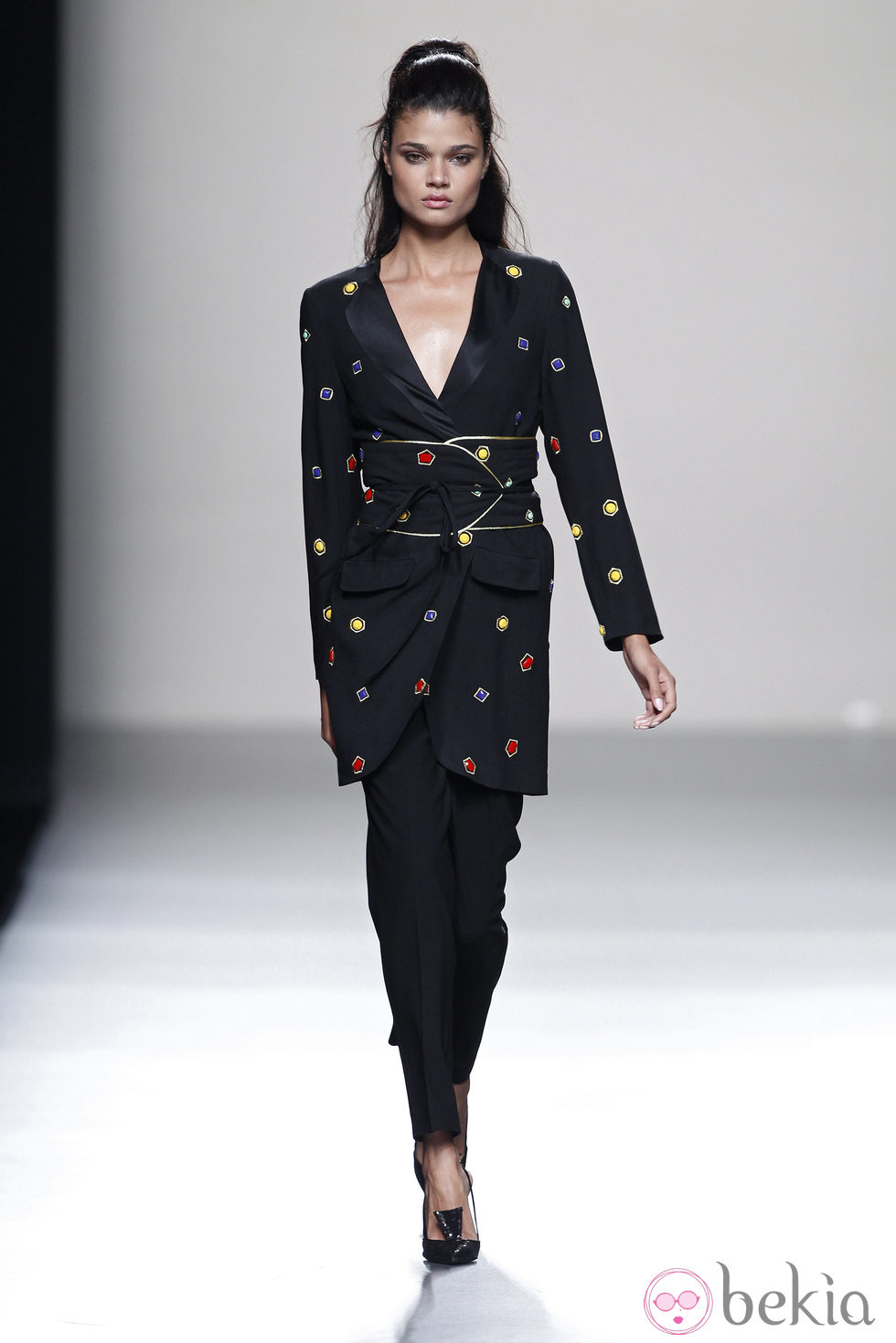 Chaqueta con detalles bordados de la colección primavera/verano 2014 de Miguel Palacio en Madrid Fashion Week