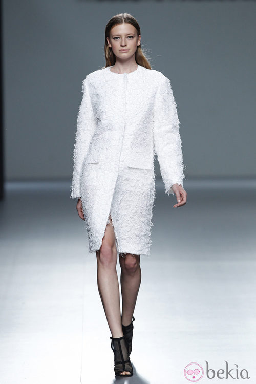 Abrigo de pelo de la colección primavera/verano 2014 de Ángel Schlesser en Madrid Fashion Week
