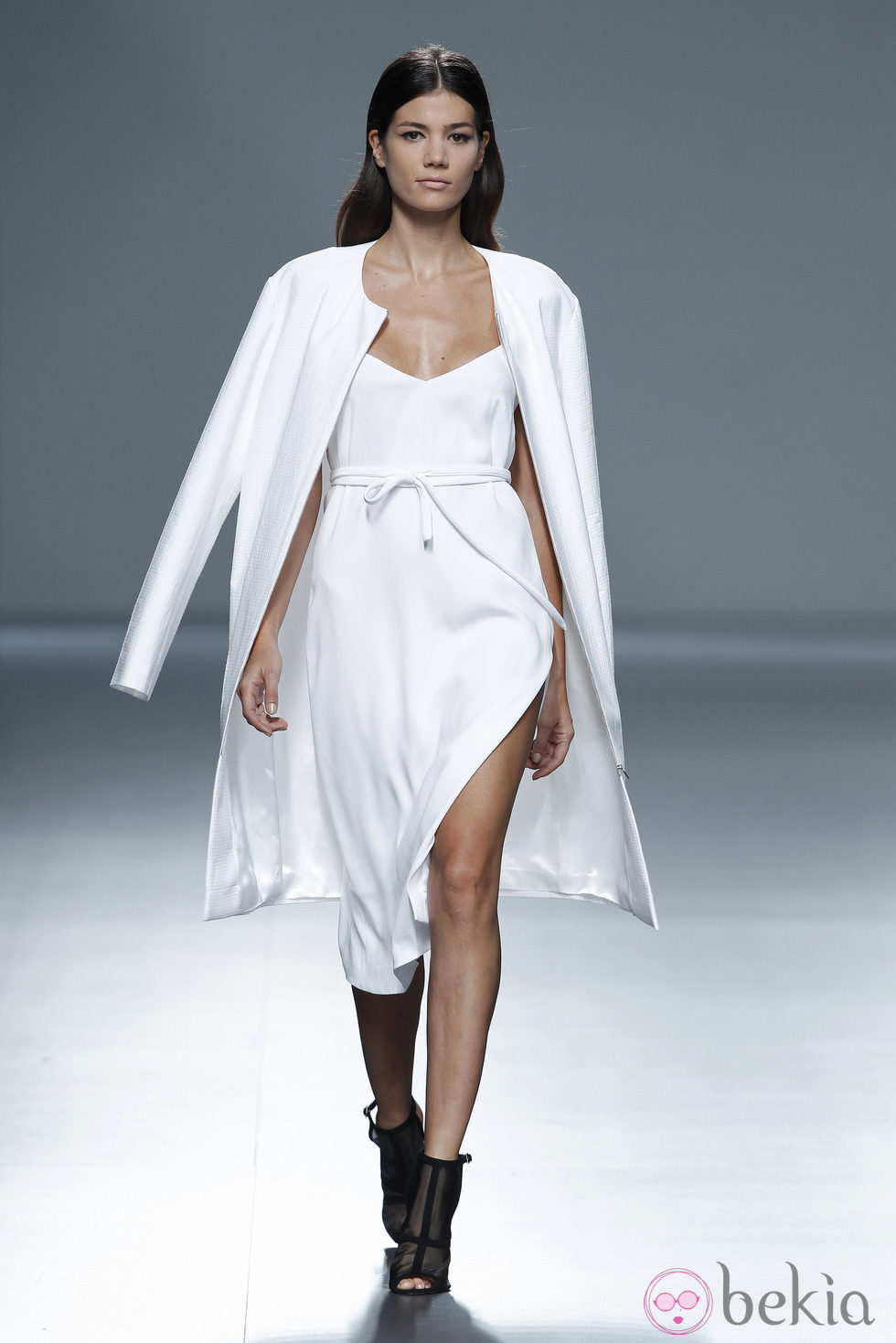Vestido y abrigo de la colección primavera/verano 2014 de Ángel Schlesser en Madrid Fashion Week