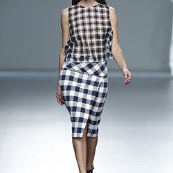 Falda de cuadros de la colección primavera/verano 2014 de Ángel Schlesser en Madrid Fashion Week