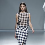 Falda de cuadros de la colección primavera/verano 2014 de Ángel Schlesser en Madrid Fashion Week