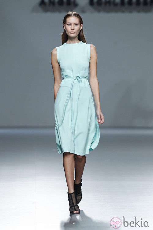 Vestido verde de la colección primavera/verano 2014 de Ángel Schlesser en Madrid Fashion Week
