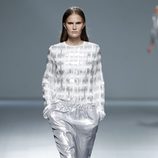 Look futurista de la colección primavera/verano 2014 de Ángel Schlesser en Madrid Fashion Week