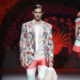 Pantalón a rayas de la colección primavera/verano 2014 de Francis Montesinos en la Madrid Fashion Week