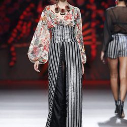 Falda con corsé de la colección primavera/verano 2014 de Francis Montesinos en Madrid Fashion Week