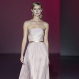 Vestido palabra de honor de la colección primavera/verano 2014 de Hannibal Laguna en Madrid Fashion Week