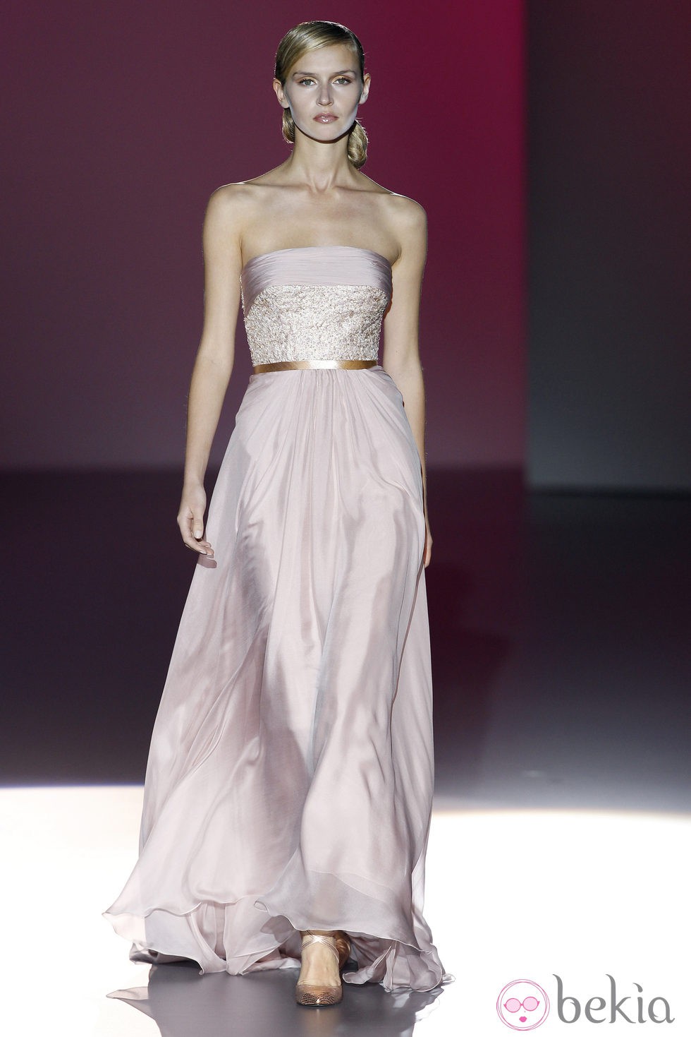 Vestido palabra de honor de la colección primavera/verano 2014 de Hannibal Laguna en Madrid Fashion Week
