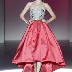 Vestido rojo y verde de la colección primavera/verano 2014 de Hannibal Laguna en Madrid Fashion Week