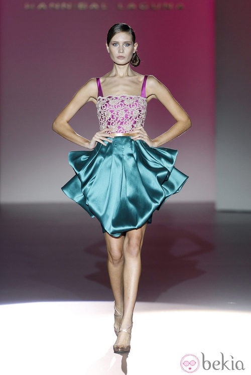 Vestido verde y fucsia de la colección primavera/verano 2014 de Hannibal Laguna en Madrid Fashion Week