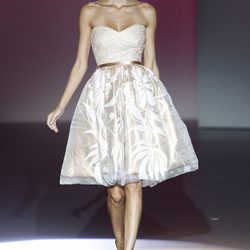 Vestido beige de la colección primavera/verano 2014 de Hannibal Laguna en Madrid Fashion Week