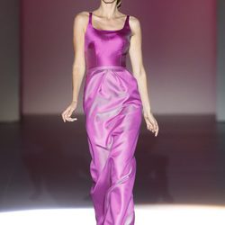 Vestido de falda de tubo de la colección primavera/verano 2014 de Hannibal Laguna en Madrid Fashion Week