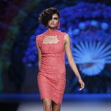 Vestido coral troquelado de la colección primavera/verano 2014 de Francis Montesinos en Madrid Fashion Week