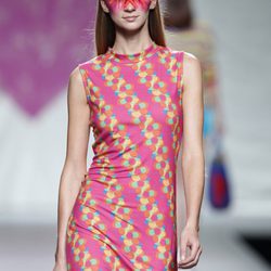 Vestido rosa de la colección primavera/verano 2014 de Ágatha Ruiz de la Prada en Madrid Fashion Week