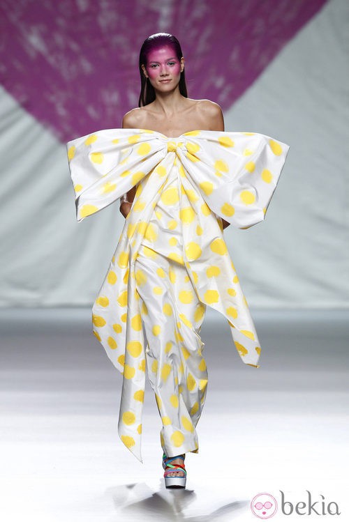 Vestido con maxilazo de la colección primavera/verano 2014 de Ágatha Ruiz de la Prada en Madrid Fashion Week