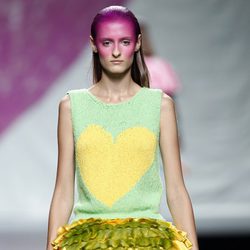 Falda de flecos de la colección primavera/verano 2014 de Ágatha Ruiz de la Prada en Madrid Fashion Week