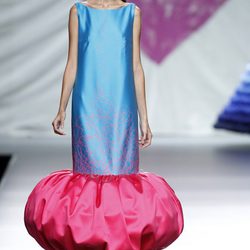 Vestido azul de la colección primavera/verano 2014 de Ágatha Ruiz de la Prada en Madrid Fashion Week