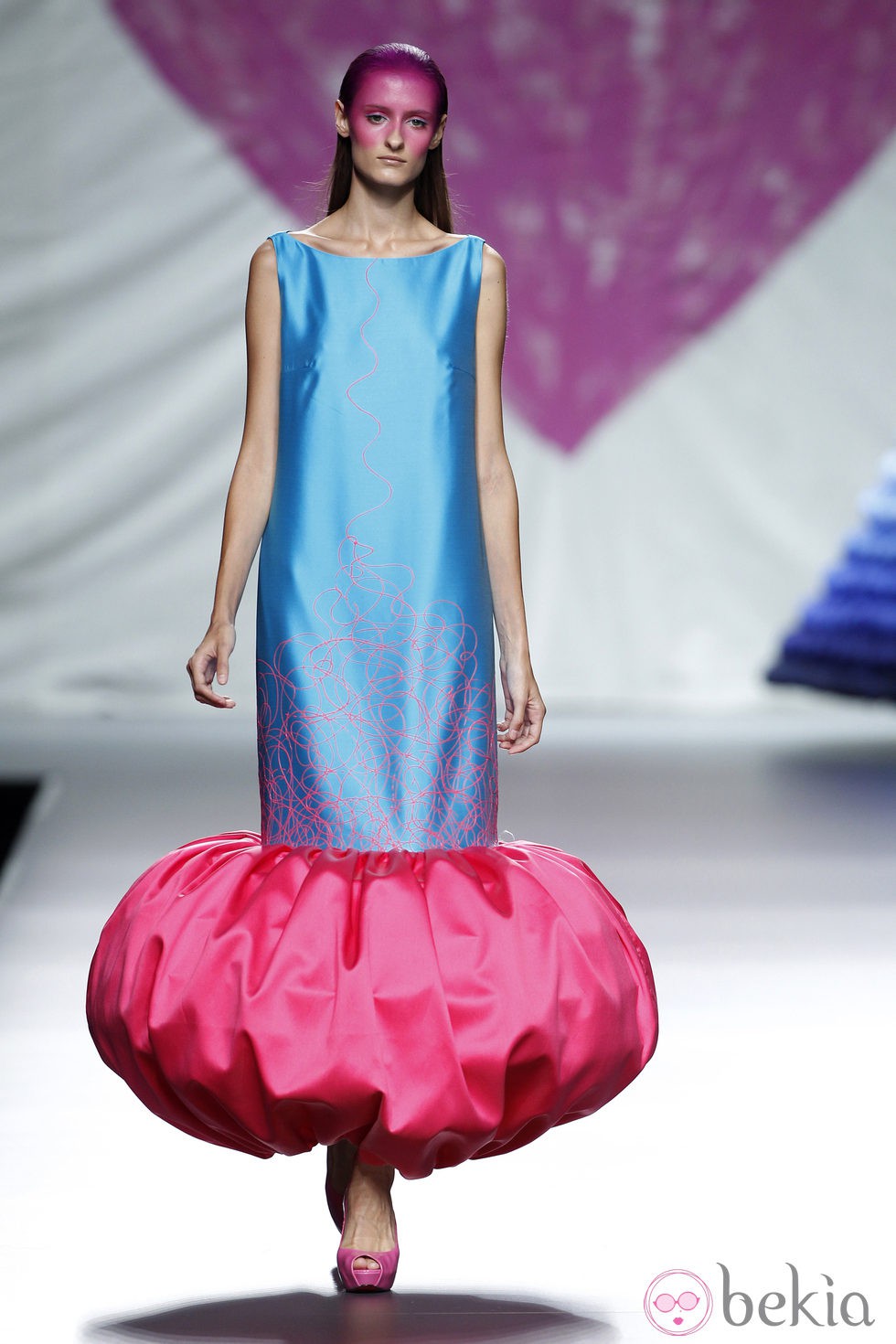 Vestido azul de la colección primavera/verano 2014 de Ágatha Ruiz de la Prada en Madrid Fashion Week
