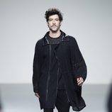 Chaqueta negra de la colección primavera/verano 2014 de Etxeberría en Madrid Fashion Week