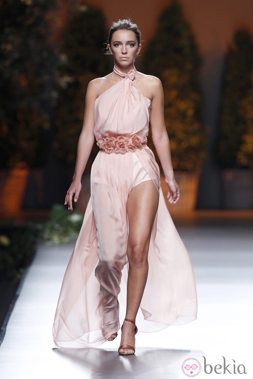 Vestido rosa palo de la colección primavera/verano 2014 de Ion Fiz en Madrid Fashion Week