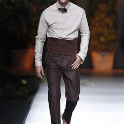 Pantalón marrón de la colección primavera/verano 2014 de Ion Fiz en Madrid Fashion Week