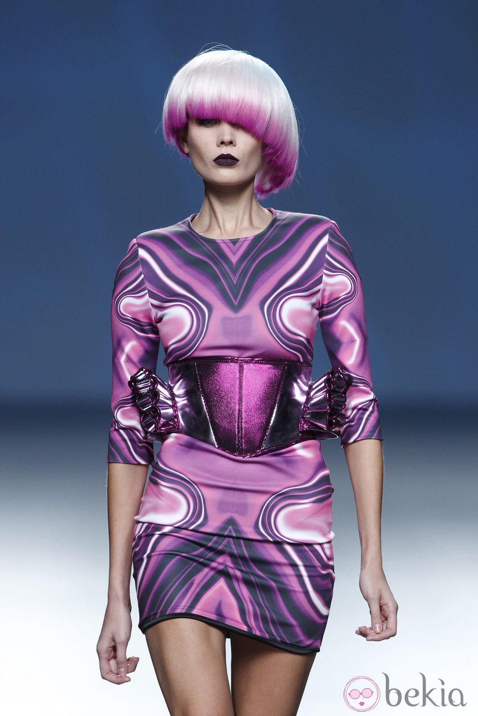 Vestido rosa y morado de la colección primavera/verano 2014 de Maya Hansen en Madrid Fashion Week
