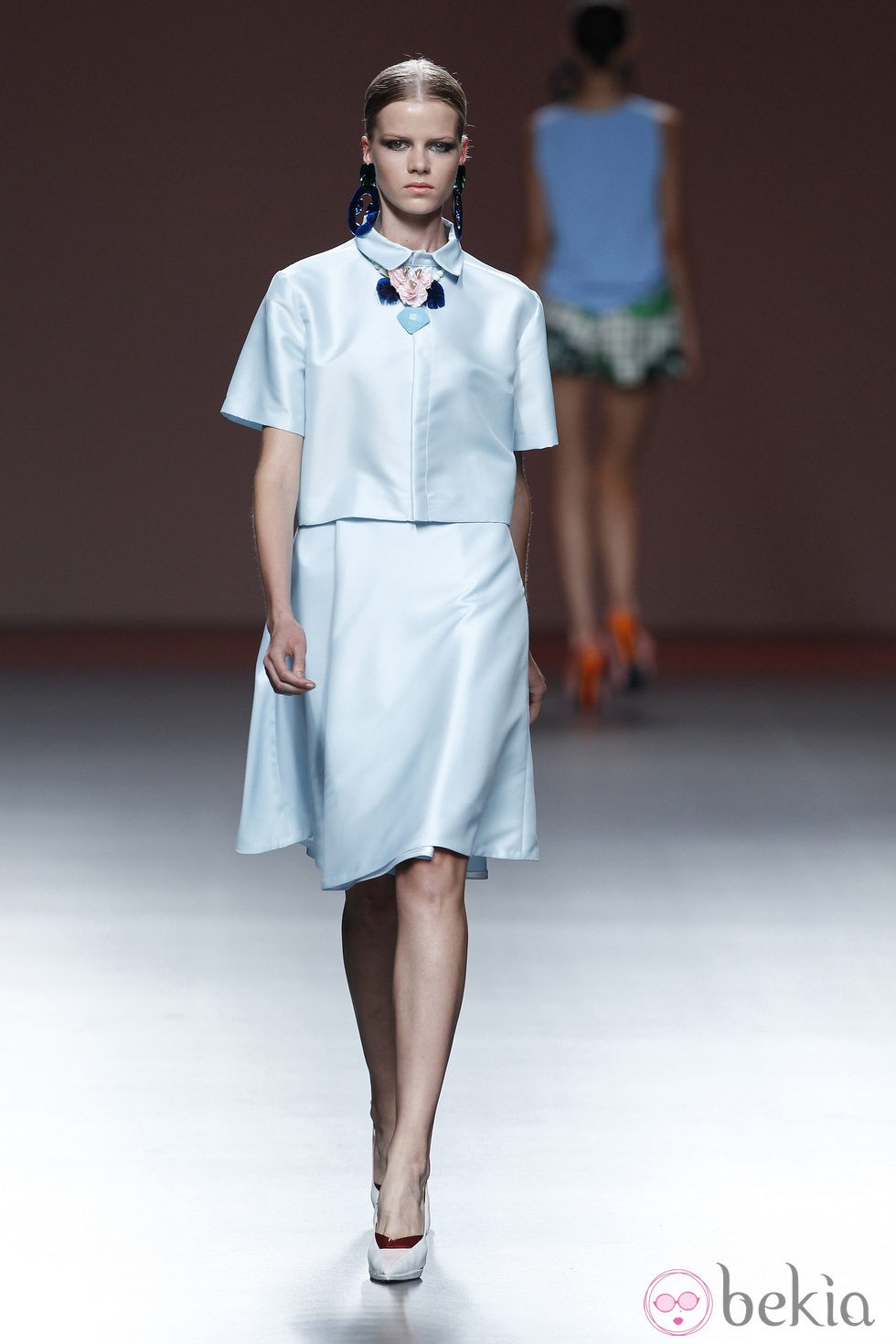 Chaqueta y falda azul bebé de la colección primavera/verano 2014 de Moisés Nieto en Madrid Fashion Week