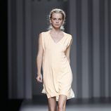 Vestido en color melocotón de la colección primavera/verano 2014 de Sita Murt en Madrid Fashion Week