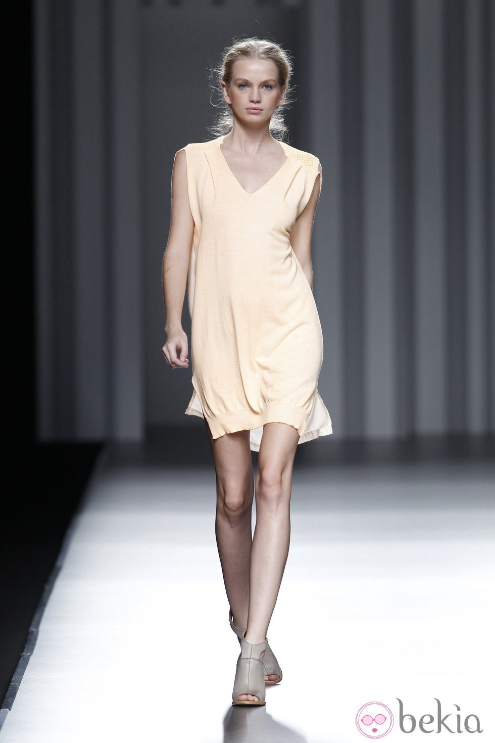 Vestido en color melocotón de la colección primavera/verano 2014 de Sita Murt en Madrid Fashion Week