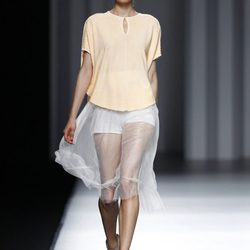 Shorts blancos con tul de seda de la colección primavera/verano 2014 de Sita Murt en Madrid Fashion Week