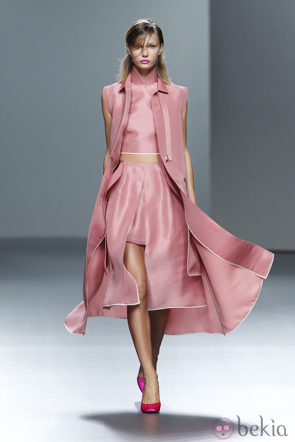 Conjunto rosa de la colección Juan Vidal primavera/verano 2014 en Madrid Fashion Week