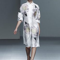 Vestido con estampado floral de la colección Juan Vidal primavera/verano 2014 en Madrid Fashion Week