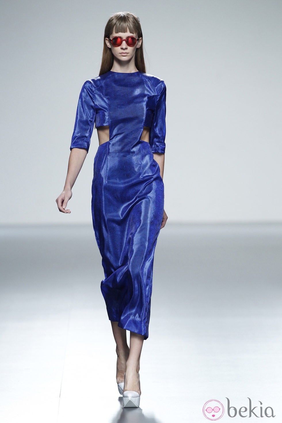 Vestido azul eléctrico de la colección primavera/verano 2014 de Martin Lamothe en Madrid Fashion Week