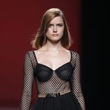 Vestido de rejilla de la colección primavera/verano 2014 de María Escoté en Madrid Fashion Week