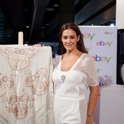Vicky Martín Berrocal presenta el mantón de manila de la colección 'Inspired by Minnie' en Madrid Fashion Week
