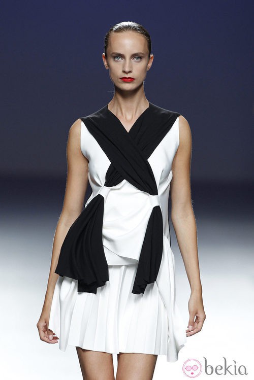 Vestido bicolor de la colección primavera/verano 2014 de Pepa Salazar en el EGO Madrid Fashion Week