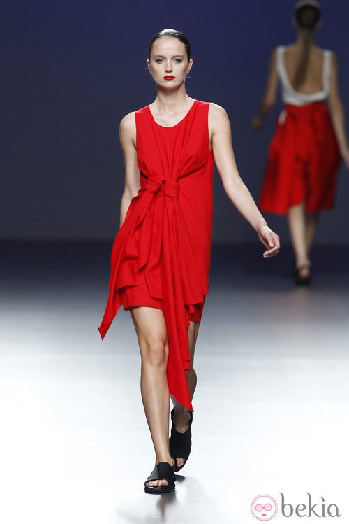 Vestido rojo de la colección primavera/verano 2014 de Pepa Salazar en el EGO Madrid Fashion Week