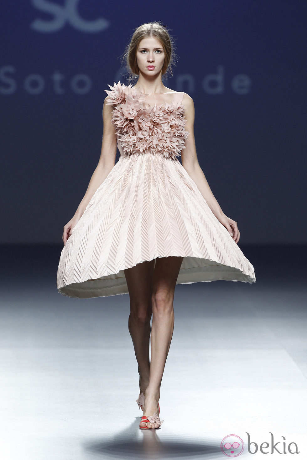 Vestido con falda de campana de la colección primavera/verano 2014 de Eva Soto Conde en el EGO Madrid Fashion Week.