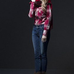 Laura Hayden con un look de camisa y vaqueros de la colección otoño/invierno 2013 de Levi's