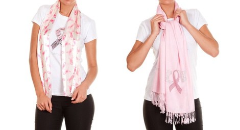 Fular satinado de la campaña 'Pañuelos Solidarios 2013' de Barbarella contra el cáncer de mama