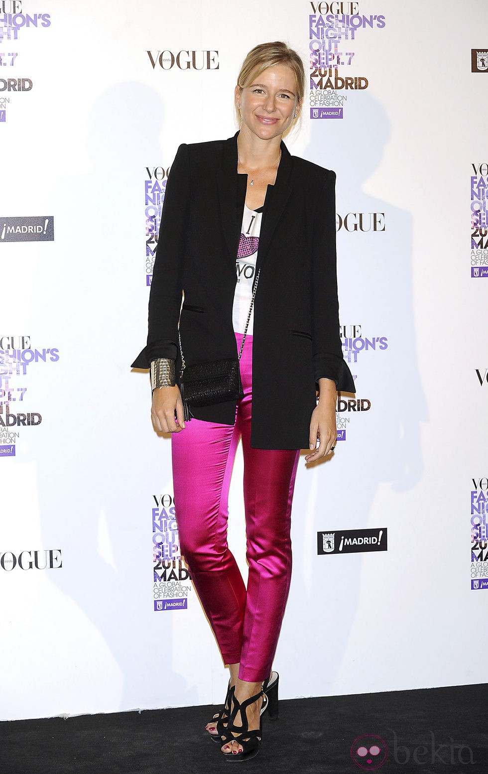 María León con pantalón rosa en la Vogue Fashion's Night Out 2011