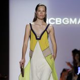 Vestido con capas de BCBG Max Azria, colección primavera de 2012