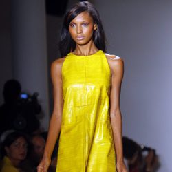 Vestido amarillo plástico de Peter Som, colección primavera de 2012