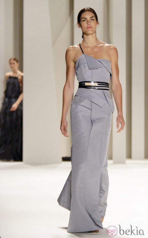 Vestido con escote asimétrico de Carolina Herrera, colección primavera 2012