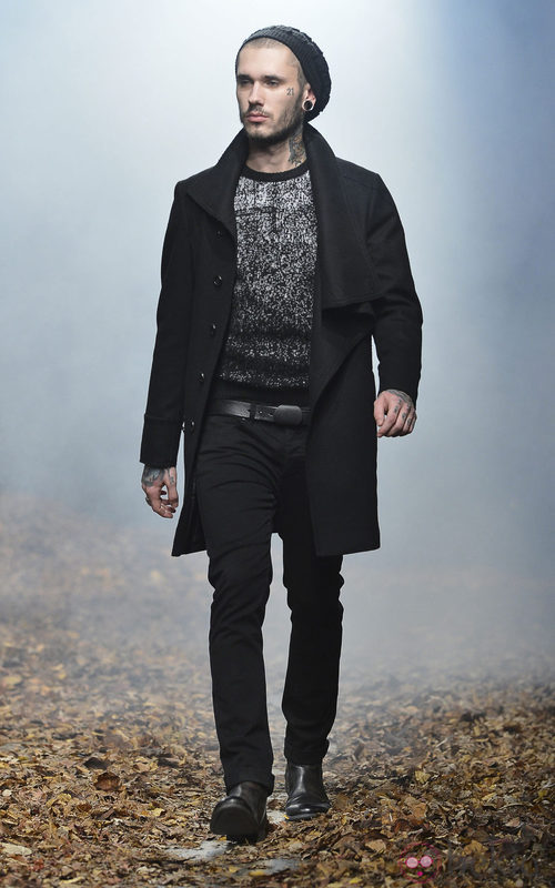 Abrigo y jersey negros de la colección otoño/invierno 2013/2014 de Benetton