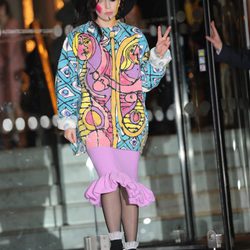Lady Gaga vestida de 'La mujer ante el espejo' de Picasso