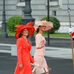 Paloma Rocasolano y Telma Ortiz vestidas de Felipe Varela en la boda de los Príncipes de Asturias